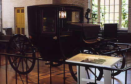 First Presidential Limousine 1902 - Source: http://my.net-link.net/~dcline/limopres.htm